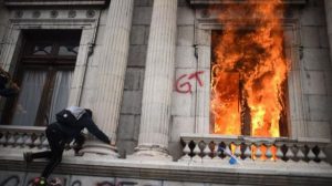 Guatemala, continuano le proteste contro il governo e le aggressioni machiste contro le giornaliste Guatemala, continuano le proteste contro il governo e le aggressioni machiste contro le giornaliste