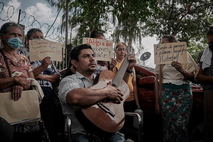 As El Salvador cracks down on gangs, one community unites to say&nbsp;‘enough’