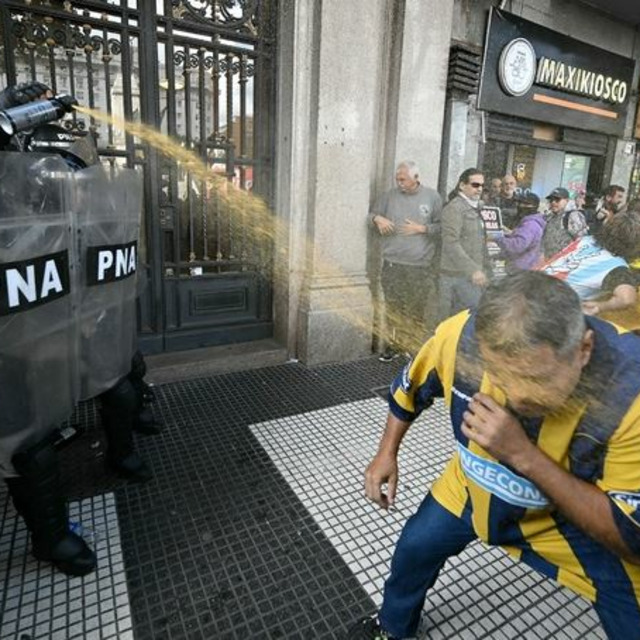 Un calcio a&nbsp;Milei